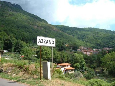 Panoramica_paese_Azzano_Seravezza_a